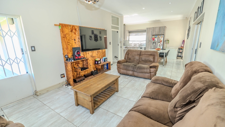 4 Bedroom Property for Sale in De Oude Spruit Western Cape